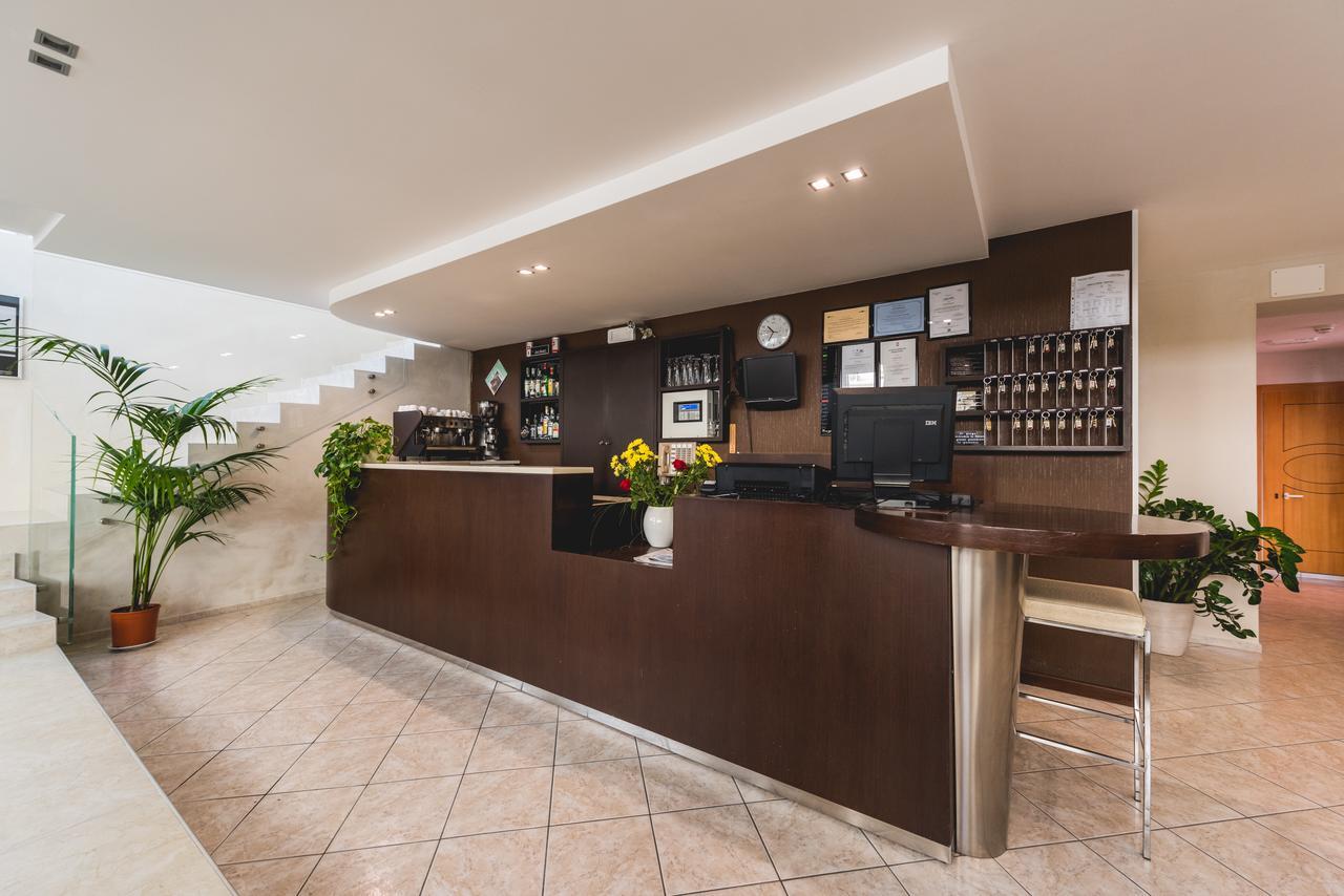 Hotel Romina Римини Экстерьер фото