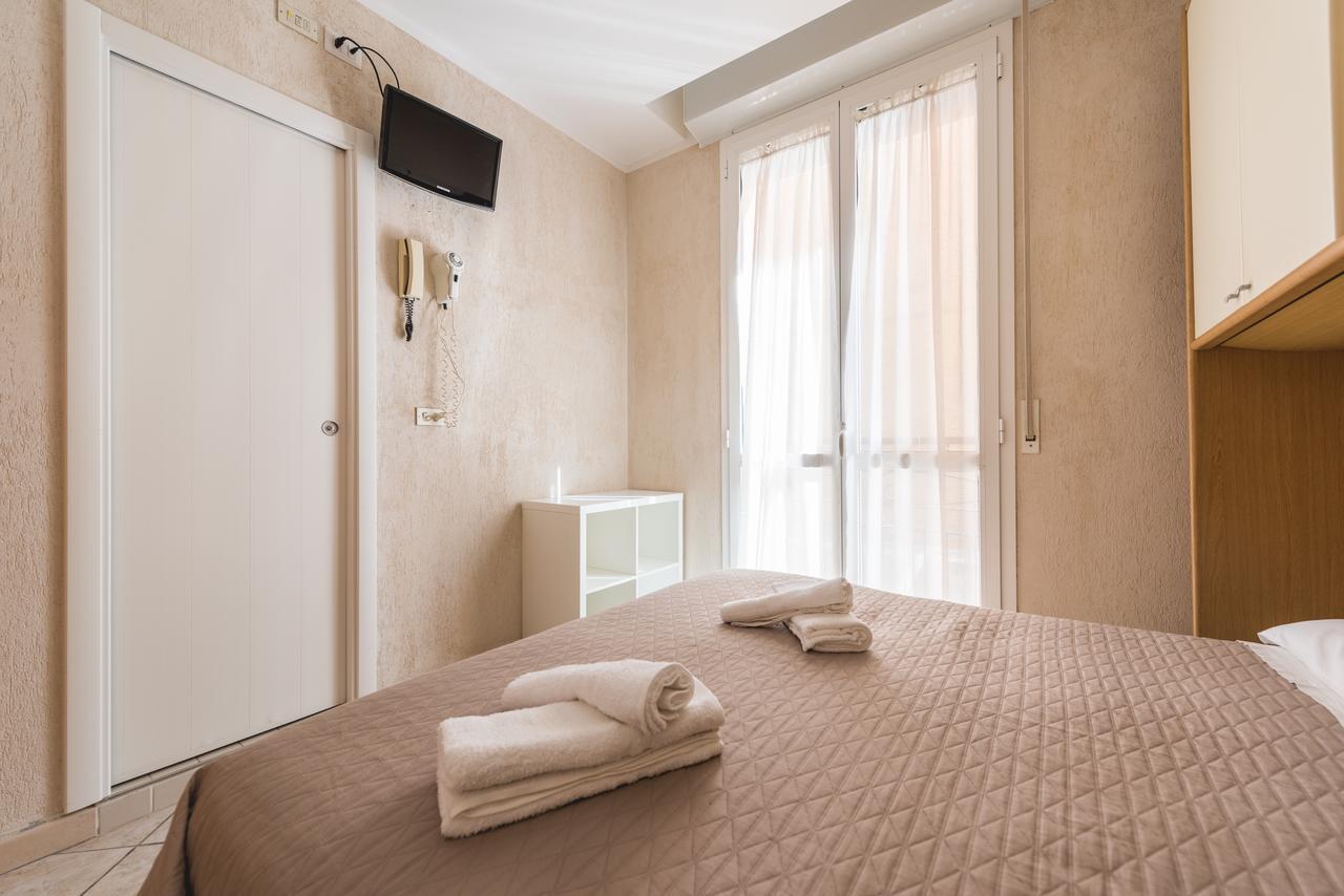 Hotel Romina Римини Экстерьер фото